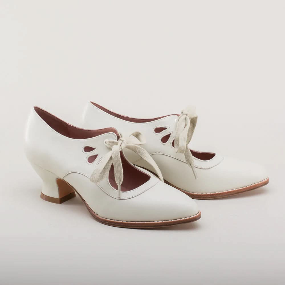 VITTORIA | Retro Hakken met Elegante Veters