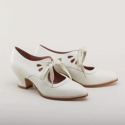 VITTORIA | Retro Hakken met Elegante Veters