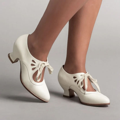 VITTORIA | Retro Hakken met Elegante Veters