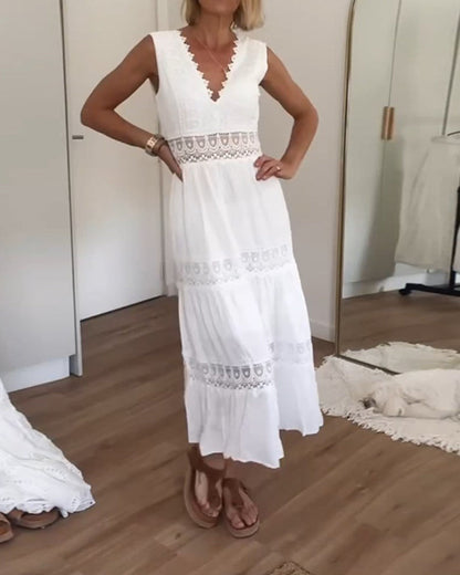 ALYSSA | Mouwloze Midi Jurk met V-hals en Delicate Kantdetails