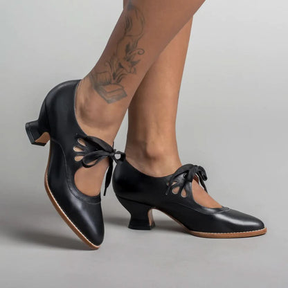VITTORIA | Retro Hakken met Elegante Veters